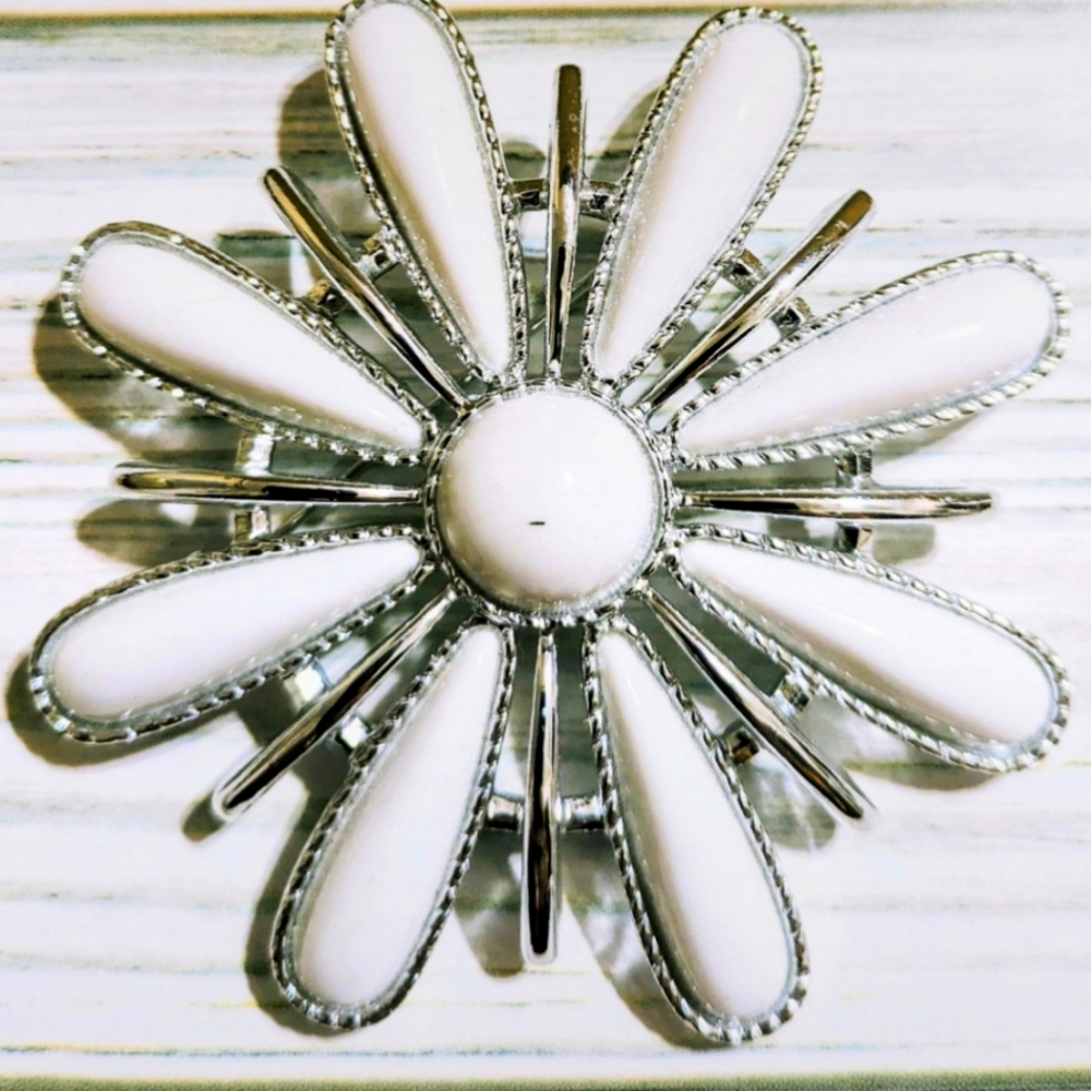 Vintage Signed Sarah Coventry Snow Blossom Brooch
